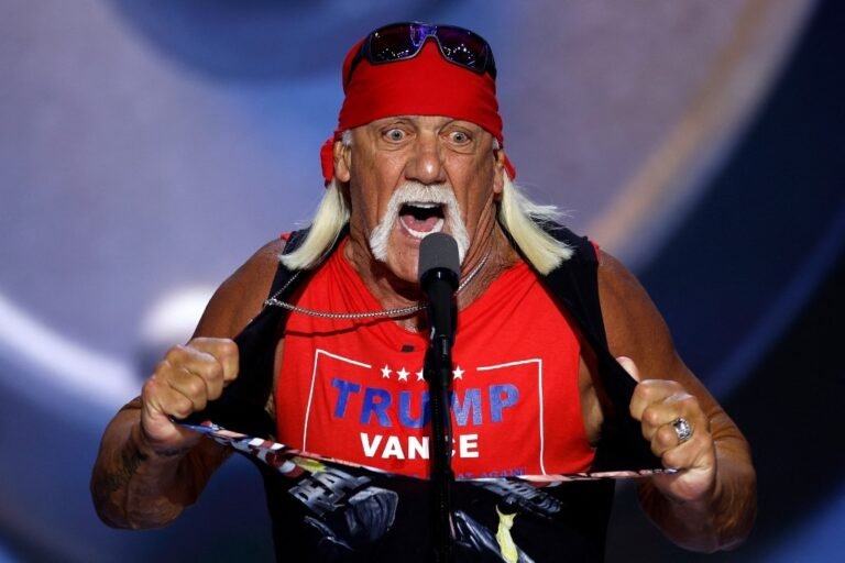 Hulk Hogan rasgou camisa para declarar apoio a Trump nas eleições em 2024; VÍDEO
