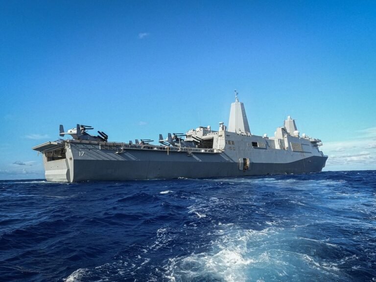 Lançadores de mísseis, navios para desembarque terrestre e submarino: a força militar dos EUA que Maduro disse estar apontada para a Venezuela; INFOGRÁFICO