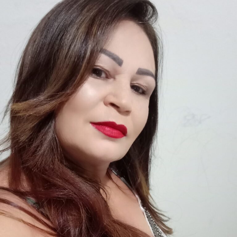 'Era uma ótima pessoa e batalhou para criar a filha', diz amiga de servidora pública morta pelo genro em Divinópolis