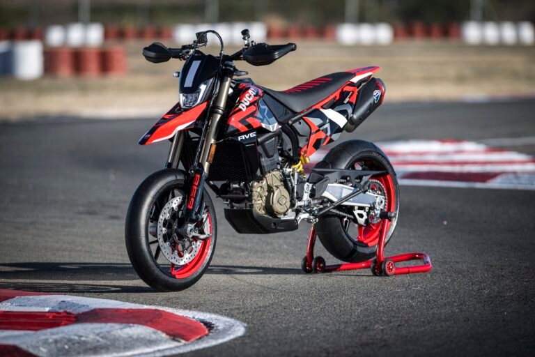 ducati-hypermotard:-como-e-a-moto-que-custa-r$-100-mil-e-tem-motor-preparado-para-dar-grau