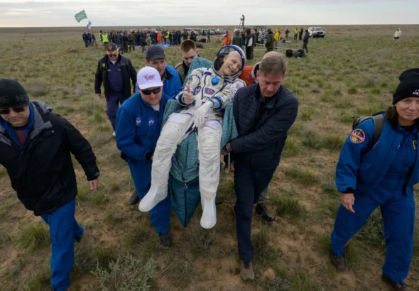 astronauta-norte-americano-regressa-do-espaco-no-70.o-aniversario