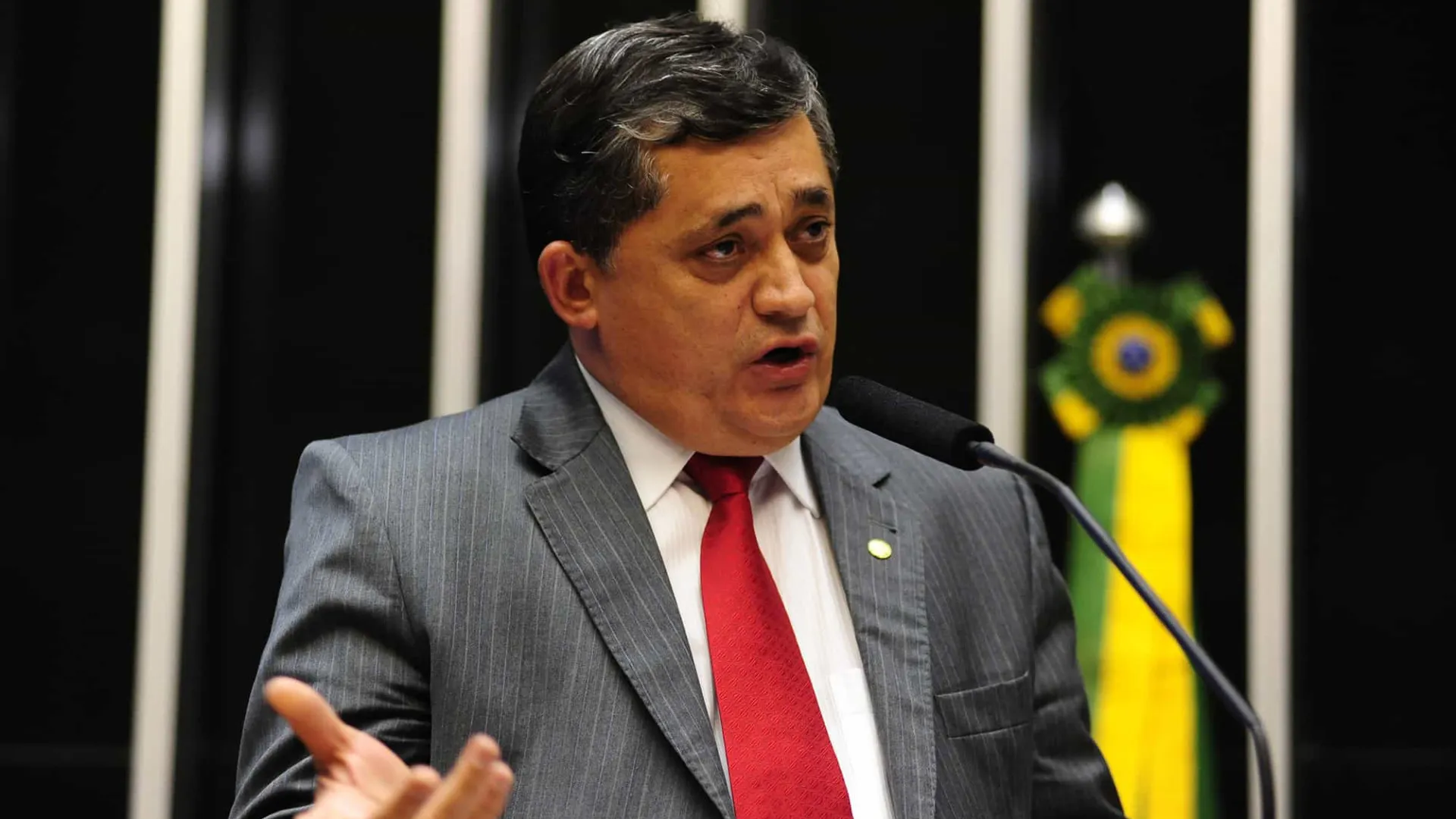 lider-do-governo-lula-na-camara-e-internado-e-passa-por-cirurgia-no-coracao