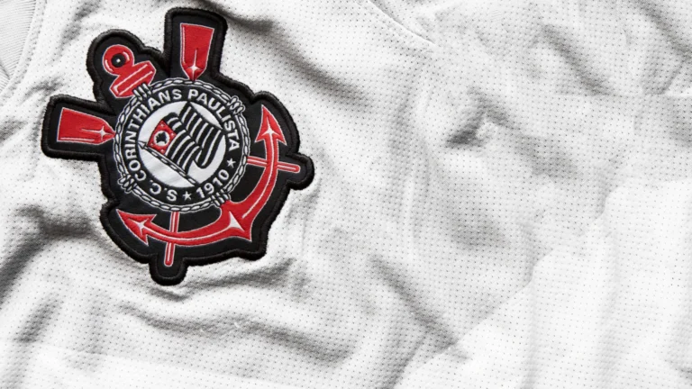 corinthians-rejeita-loucuras,-prioriza-estrelas-e-lida-com-encostados