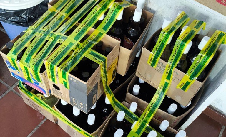 governo-apreende-mais-de-1.300-litros-de-cachacas,-coqueteis-e-licores-artesanais-irregulares