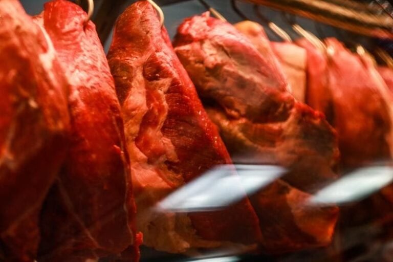 com-o-tarifaco,-brasil-corre-risco-de-perder-us$-1-bilhao-em-2025-na-venda-de-carne-bovina-aos-eua