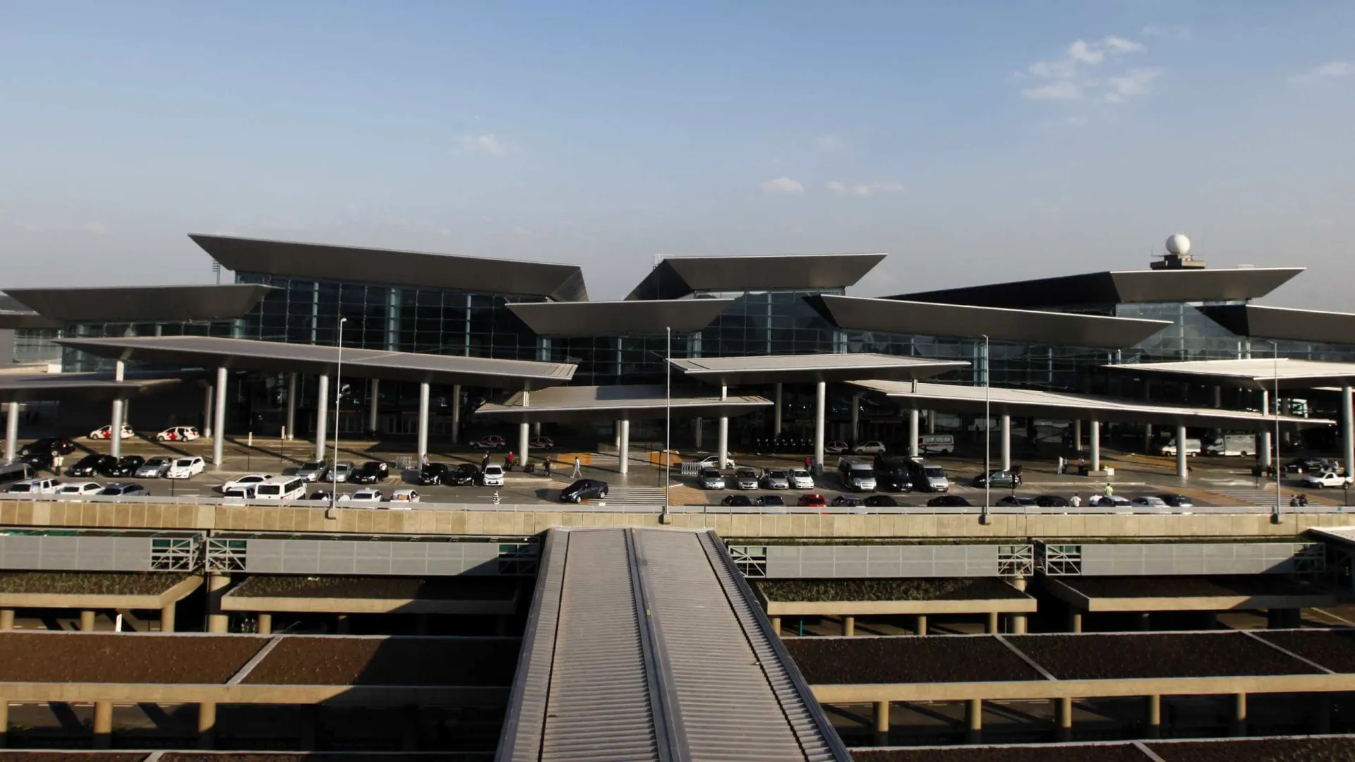 drones-voltam-a-interromper-operacoes-no-aeroporto-de-guarulhos
