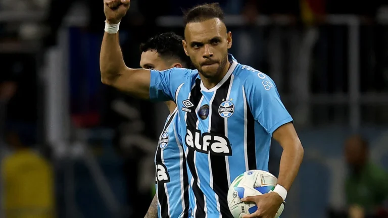braithwaite-decide,-e-gremio-volta-a-vencer-no-brasileirao