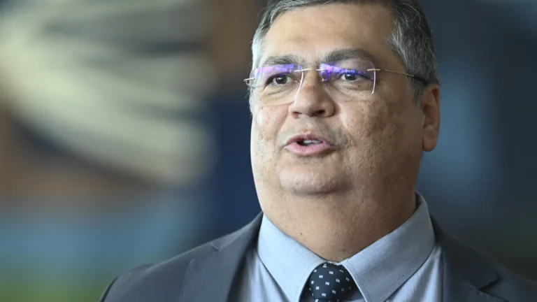 flavio-dino-sai-em-defesa-de-moraes:-‘esta-apenas-fazendo-o-seu-trabalho’