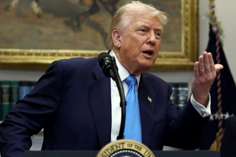 trump-fez-‘recuo-consideravel’-ao-abrir-‘lista-de-excecoes-gigante’-no-tarifaco,-diz-analista