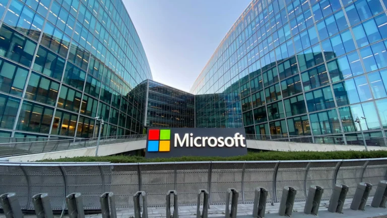 microsoft-demitiu-15-mil-funcionarios-em-2025-para-investir-em-ia