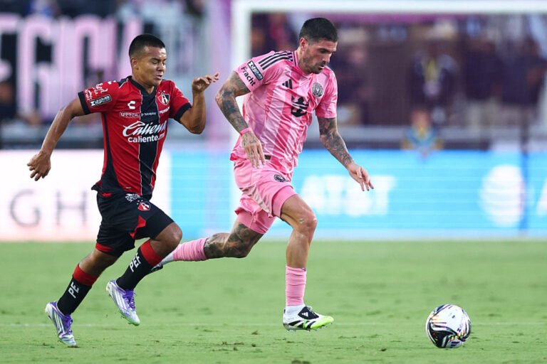 na-estreia-de-de-paul,-messi-e-garcom-e-inter-miami-vence-atlas-no-apagar-das-luzes