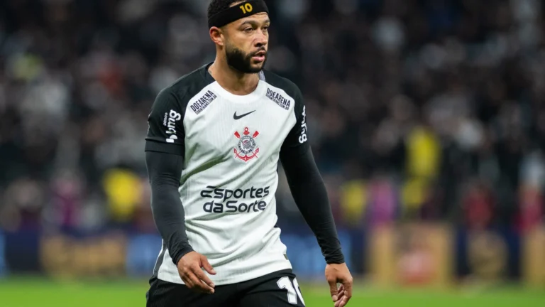 memphis-resolve,-e-corinthians-vence-o-palmeiras-com-moraes-na-torcida