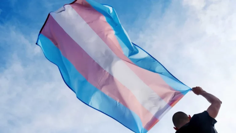 juiz-anula-determinacao-do-cfm-que-limitava-servico-a-pessoas-trans