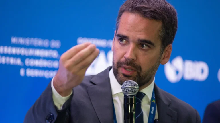 dever-mais-importante-por-tarifaco-de-trump-e-da-casa-bolsonaro,-diz-eduardo-leite
