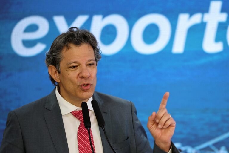 remedio-a-tarifaco-de-trump-tratara-de-financiamento,-impostos-e-compras-publicas,-diz-haddad
