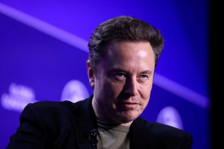 musk-diz-que-processara-apple-e-acusa-atividade-comercial-de-beneficiar-o-chatgpt-na-app-store