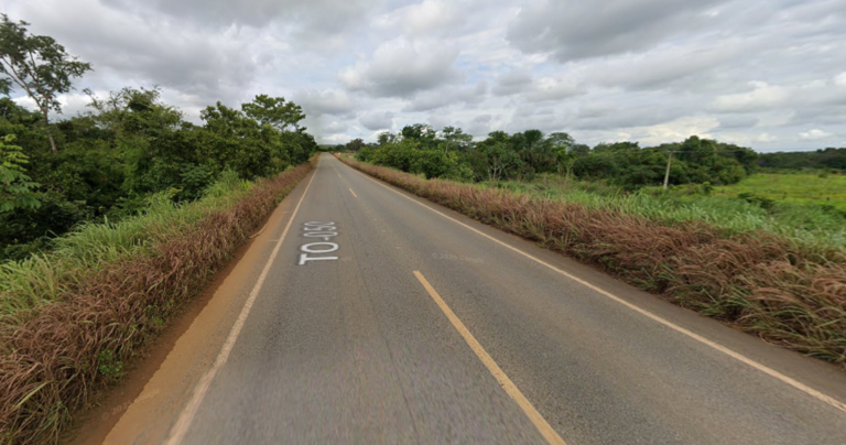 varao-e-senhora-morrem-em-seguida-automovel-transpor-da-peugada-e-aferrar-em-arvore-na-to-050