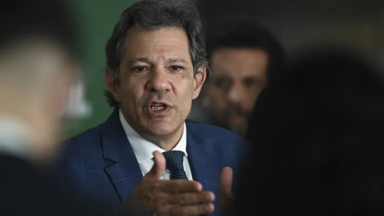 haddad:-20-milhoes-de-brasileiros-jamais-deveriam-permanecer-pagando-ir