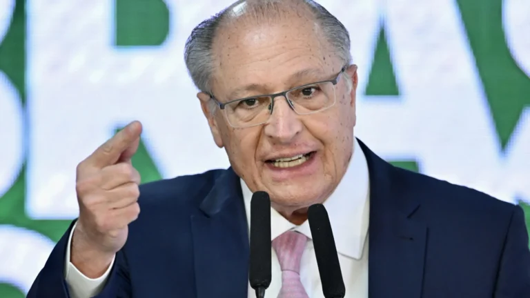 alckmin-desembarca-no-mexico-e-tem-conferencia-com-area-particular