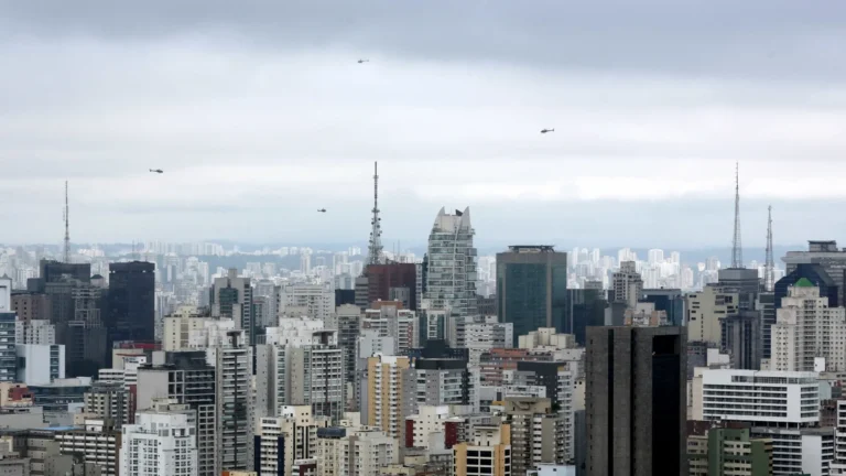 sociedade-brasileira-e-de-213,4-milhoes,-apreco-ibge