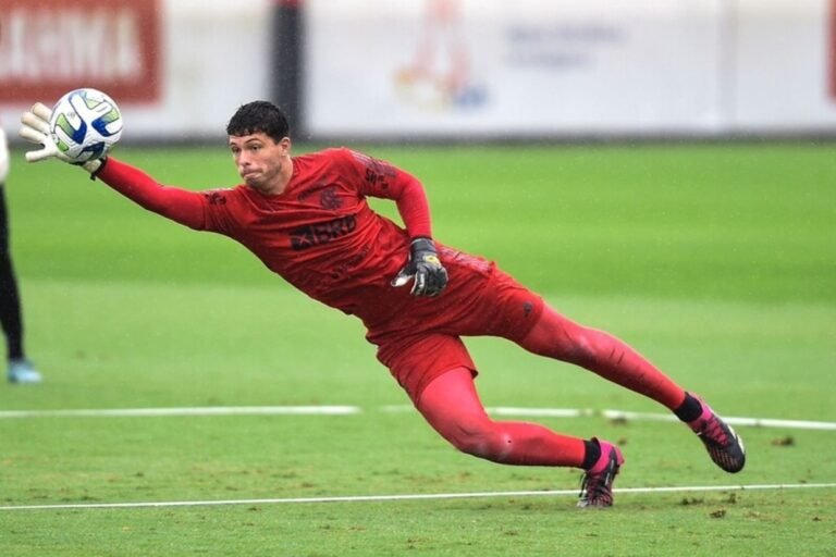 flamengo-libera-juvenil-goleiro-para-o-futebol-luso