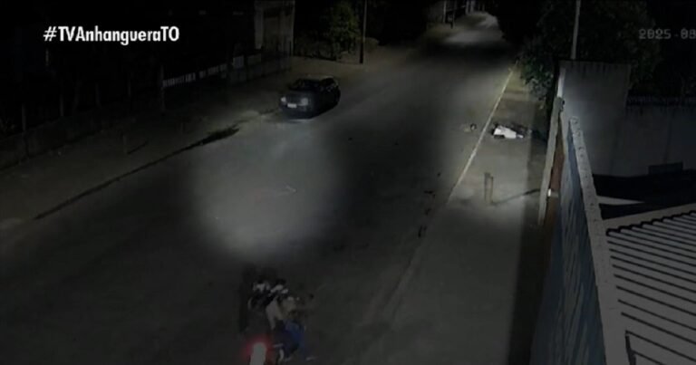 video-prova-moto-atropelando-pedestre-em-rua;-tres-ficaram-feridos