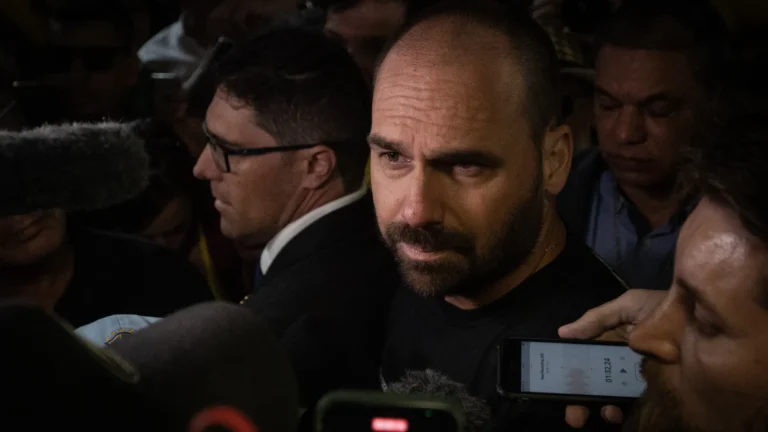 eduardo-bolsonaro-pede-a-motta-para-executar-procuracao-dos-eua
