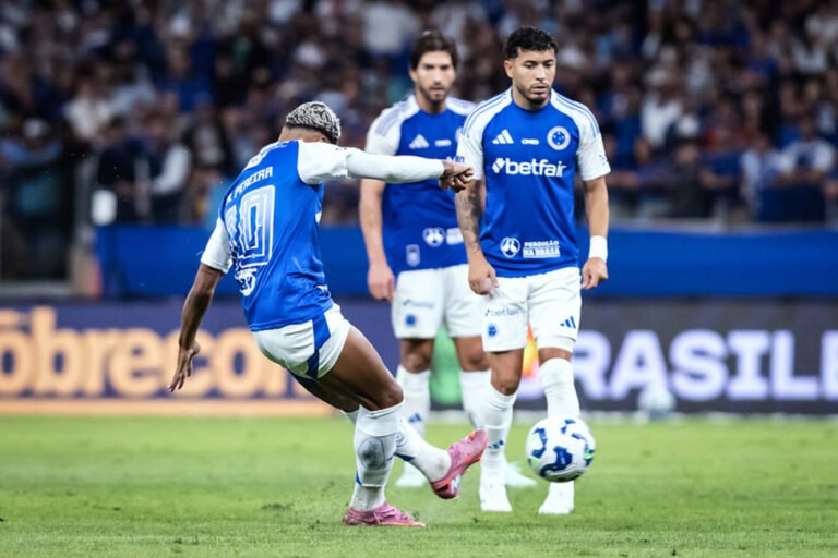 cruzeiro-aproveita-a-esfera-paragem,-vence-o-sao-paulo,-e-dorme-para-ilustrar-vice-lider