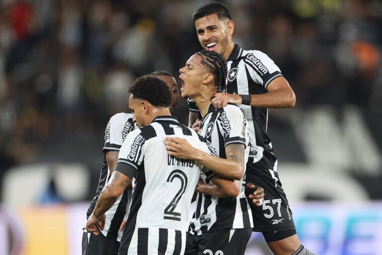 botafogo-brilha-nos-chutes-de-distanciado-e-goleia-o-red-bull-bragantino
