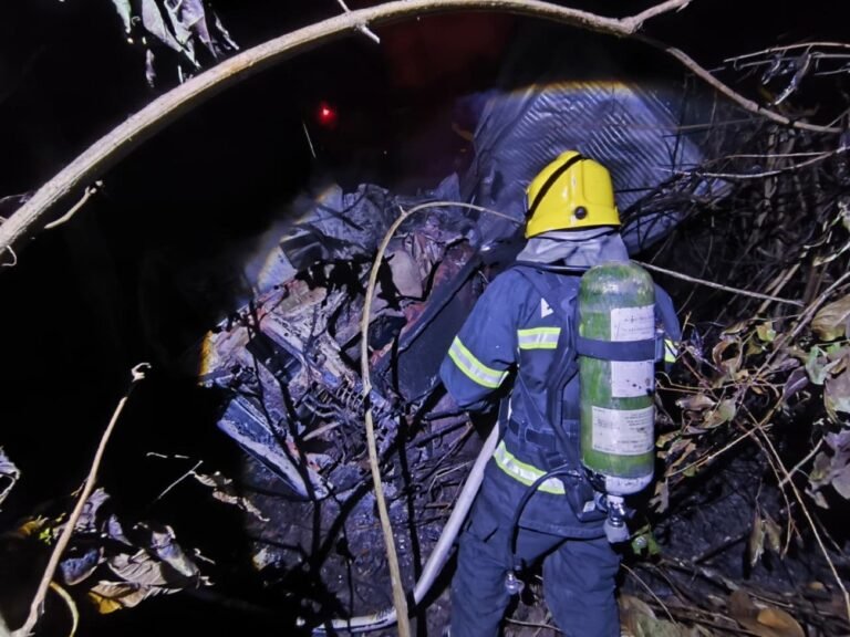 motorista-morre-carbonizado-em-seguida-acidente-entre-duas-carretas-na-br-153