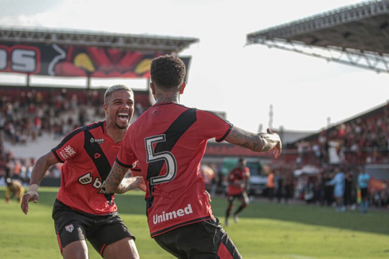 atletico-goianiense-se-impoe-em-familia-e-bate-o-amazonas-com-prontidao