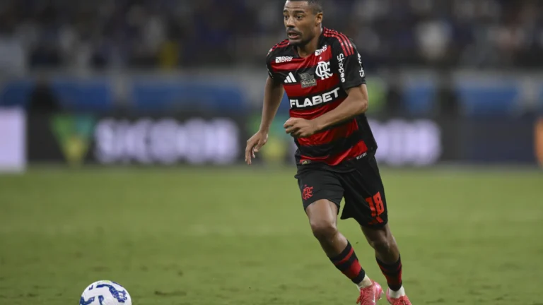 de-la-cruz-recomeca-no-flamengo-em-jogo-com-mais-minutos-depois-resposta-de-desafeto