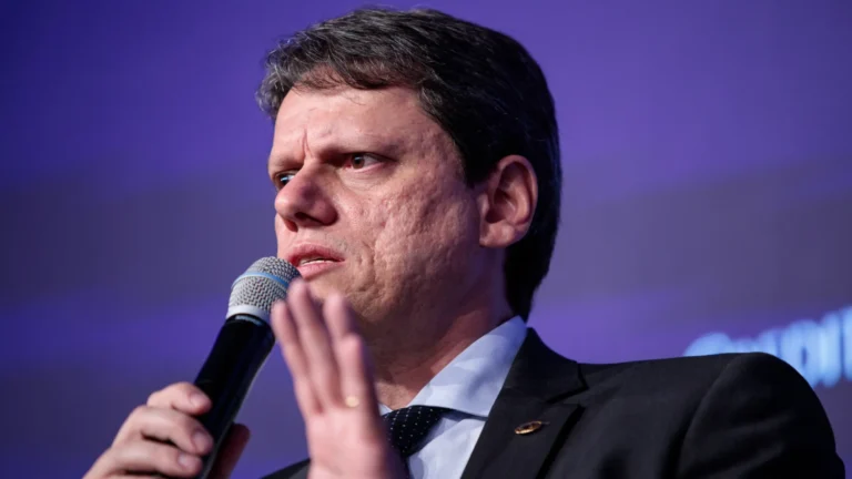tarcisio-e-criticado-por-juramento-de-amnistiar-bolsonaro-em-principal-ato
