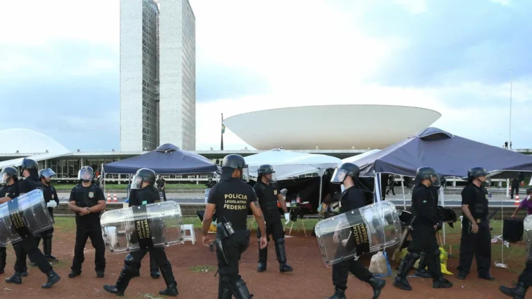 policia-do-senado-faz-alimpadura-com-cao-farejador-e-agentes-usam-drone-no-stf