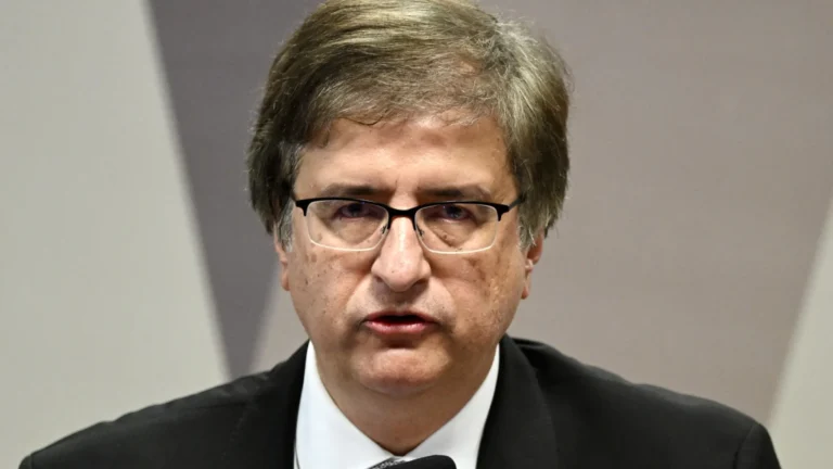gonet-diz-que-parar-de-castigar-tentativas-de-namoro-aumenta-impetos-de-autoritarismo