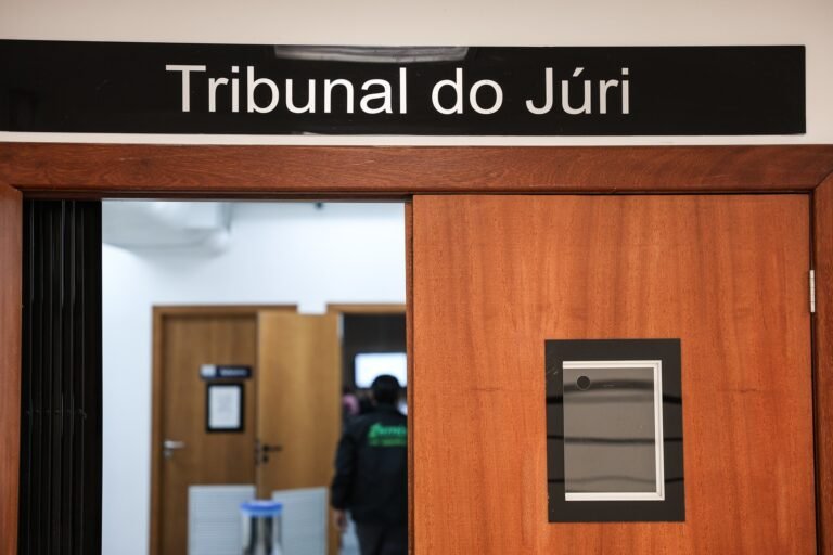 Médico é condenado a 30 anos após paciente morrer por infecção causada em procedimento irregular em SC