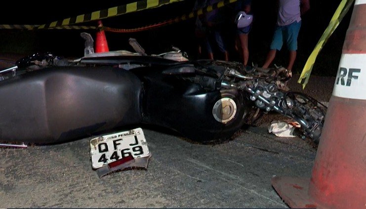 Motociclista morre após colidir com caminhão, na BR-230, em Santa Rita