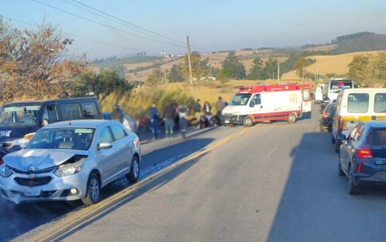 Engavetamento envolvendo oito veículos deixa cinco feridos na MG-335, entre Lavras e Ijaci