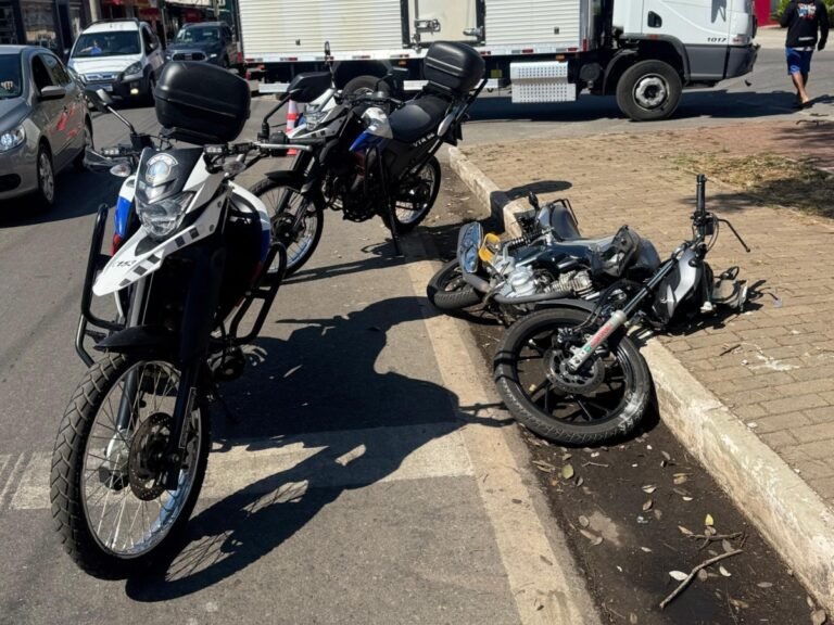 VÍDEO: Adolescente bate moto em caminhão ao fugir da Guarda Civil Municipal em MG