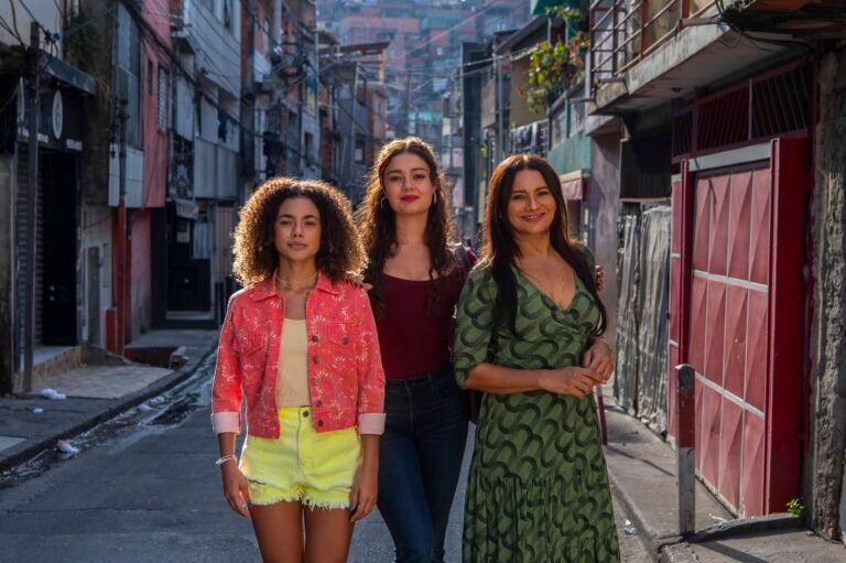 'Três Graças': protagonista da novela que substitui 'Vale Tudo' mostra família comemorando papel