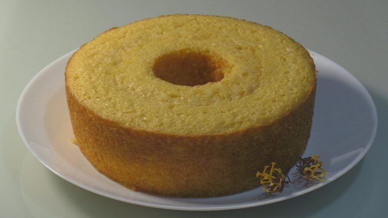 Bolo de flocão de milho: aprenda a preparar a receita sem glúten e sem lactose
