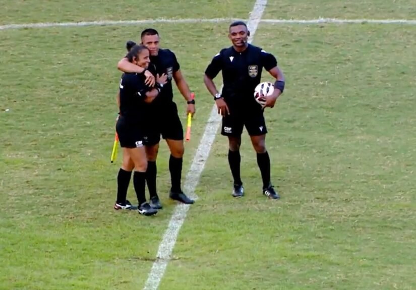 Mãe e filho dividem campo como árbitros no Amazonas e transformam paixão pelo futebol em profissão