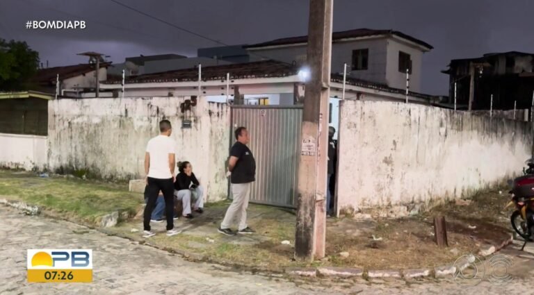 Mais de 30 cães em situação de maus-tratos são resgatados de canil clandestino em João Pessoa