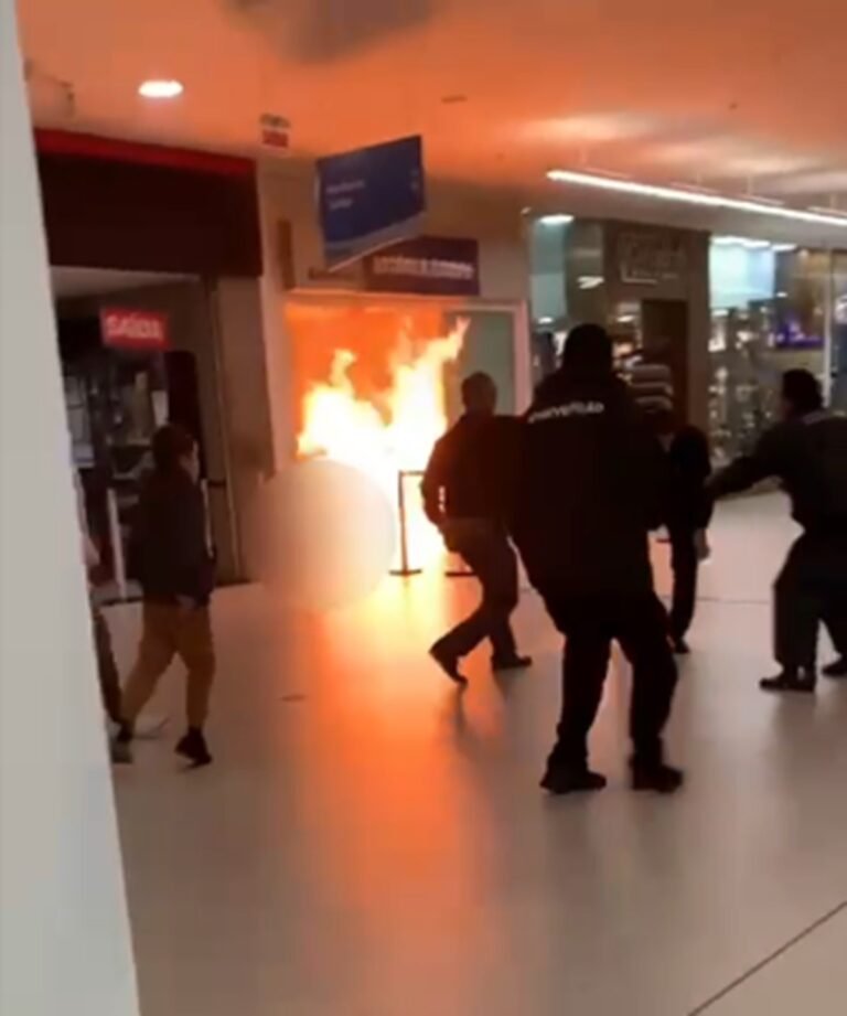 Homem ateia fogo em lotérica de shopping em Florianópolis e 5 ficam feridos; VÍDEO
