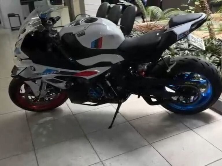 Operação contra tráfico e lavagem de dinheiro tem presos, bloqueio de contas e apreensão de carros e motos em SP e SC