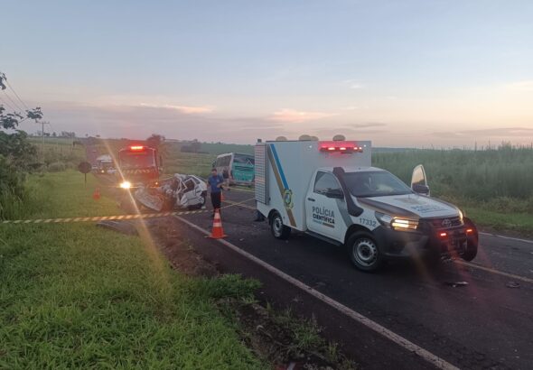 Seis pessoas morrem em acidente entre carro e ônibus, no Paraná; duas crianças estão entre vítimas
