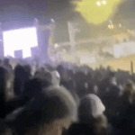 VÍDEO: telão de LED desaba em rodeio durante ventania e causa correria em SC; 4 pessoas ficam feridas