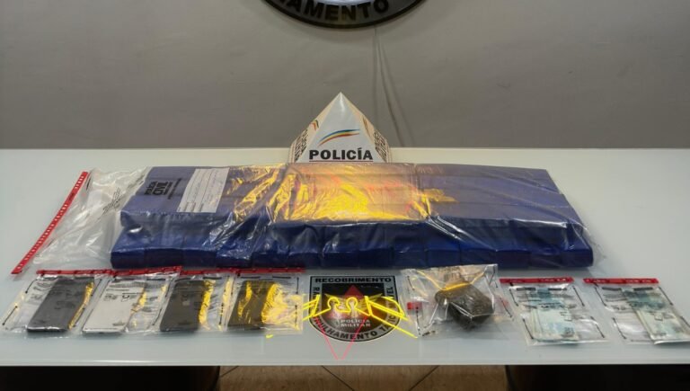 Dupla é presa com 25 barras de maconha em Governador Valadares