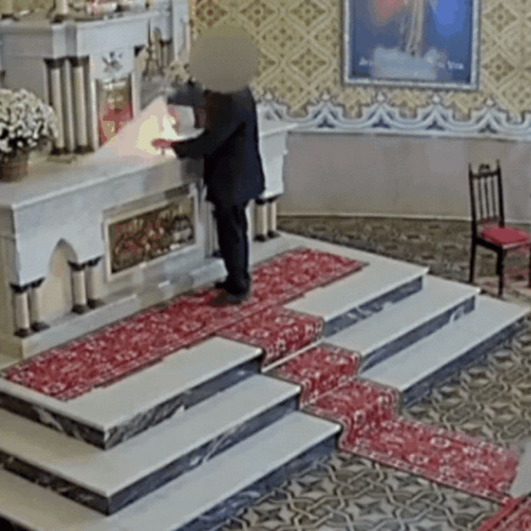 Homem que detonou explosivo no altar de igreja histórica de SC tem celular e computador apreendidos