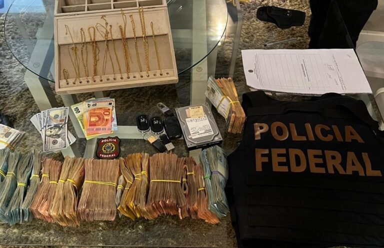 Mais de R$ 800 mil em dinheiro vivo, relógios e carros de luxo estão entre itens apreendidos em operação contra fraude com verbas da saúde e educação no Pará